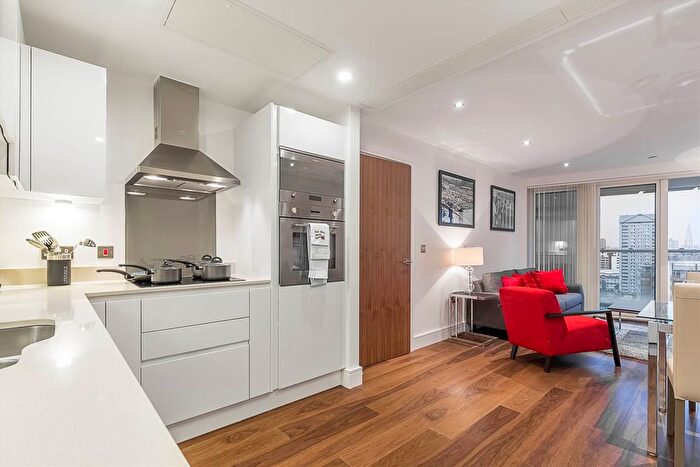 3 Bedroom Flat To Rent In Lincoln Plaza, Canary Wharf, E14