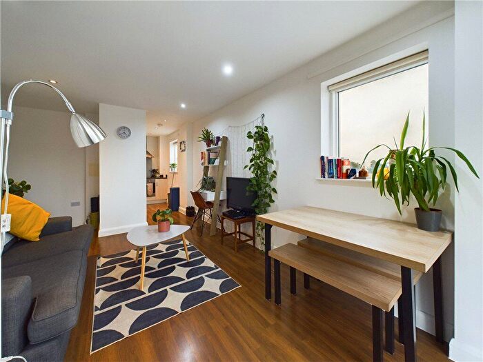 1 Bedroom Apartment For Sale In Bournemouth Road, London, SE15