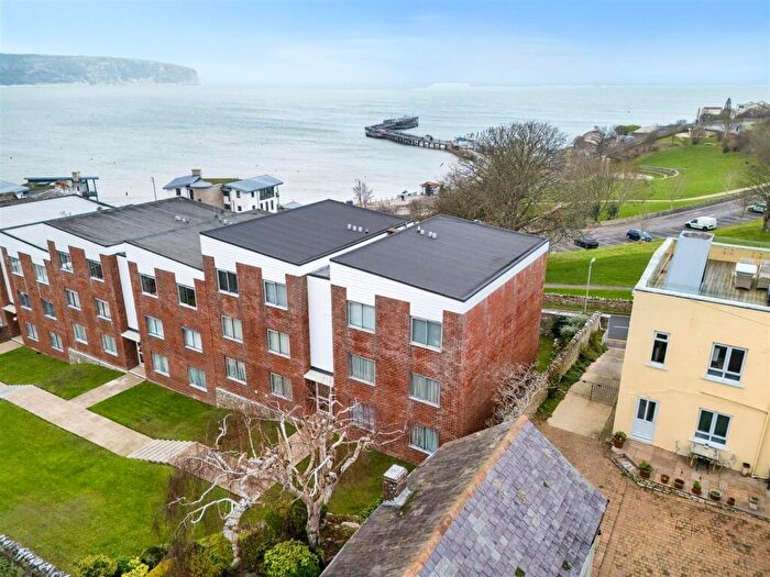 2 Bedroom Apartment For Sale In Peveril Heights, Swanage, BH19