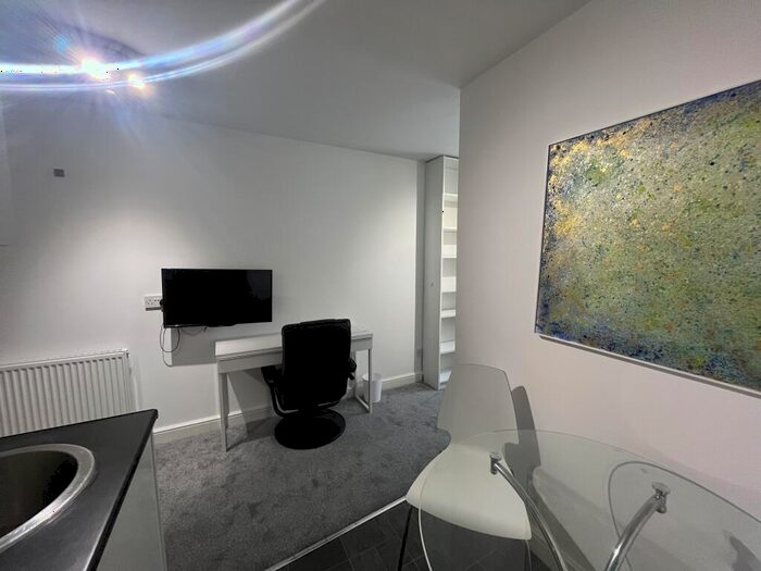 1 Bedroom Apartment To Rent In Bristol Road, Selly Oak, Birmingham, B29