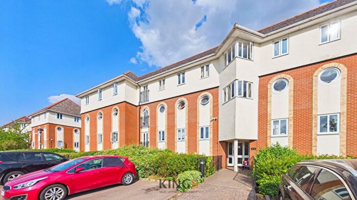 2 Bedroom Flat For Sale In Walsingham Close, Hatfield, AL10