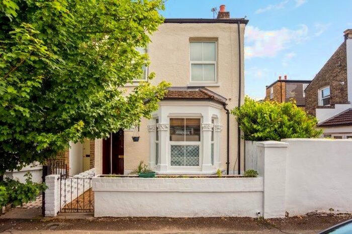 1 Bedroom Flat To Rent In Goodenough Road, London, SW19