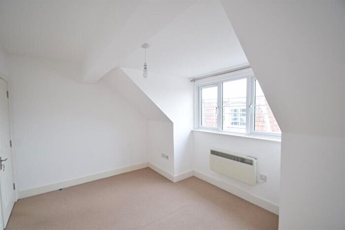 1 Bedroom Flat To Rent In Howardsgate, Welwyn Garden City, Hertfordshire, AL8