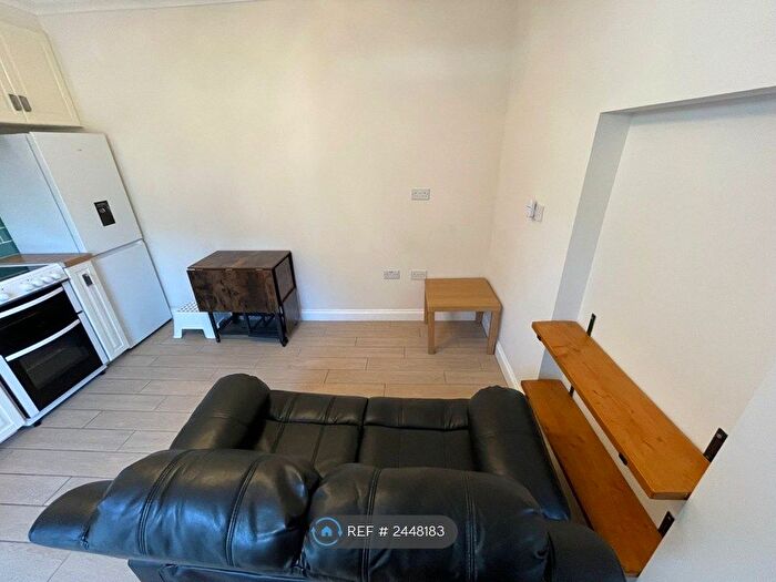 1 Bedroom Flat To Rent In Euclid Street, Swindon, SN1