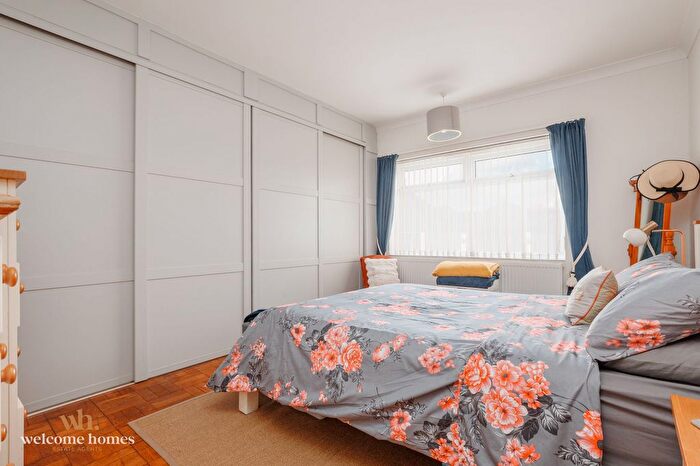 2 Bedroom Flat For Sale In Cooper Dean Drive, Queens Park, BH8