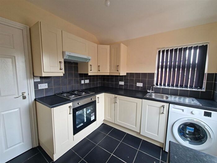 2 Bedroom Flat To Rent In Flat, Auckland Road, DN2