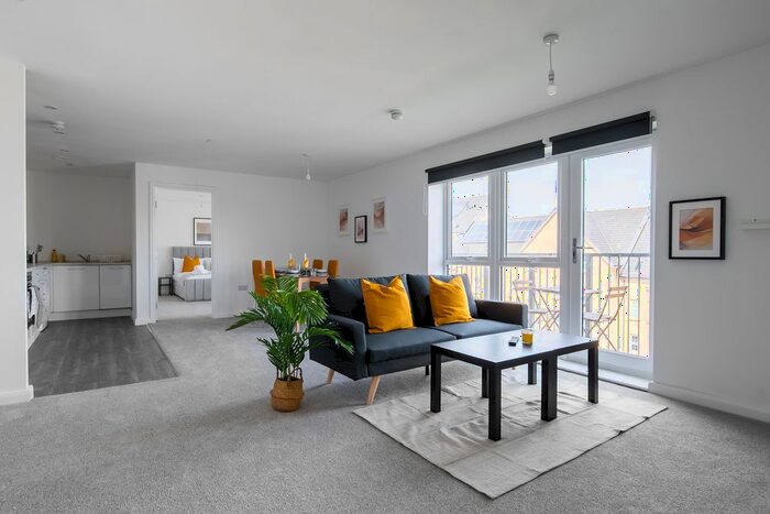 2 Bedroom Flat To Rent In Farley Farm Road, Luton, LU1