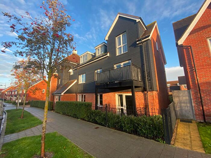 1 Bedroom Flat For Sale In Arun Valley Way, Faygate, RH12