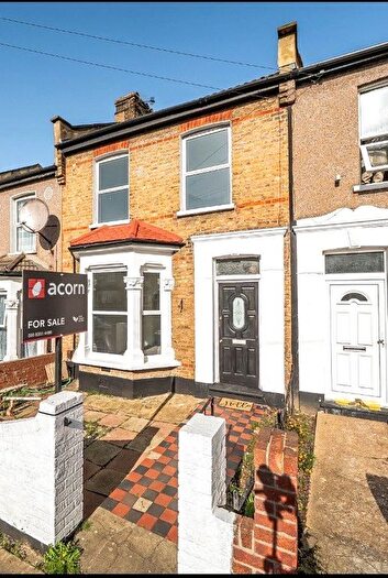 3 Bedroom Terraced House For Sale In Glenfarg Road, London, SE6