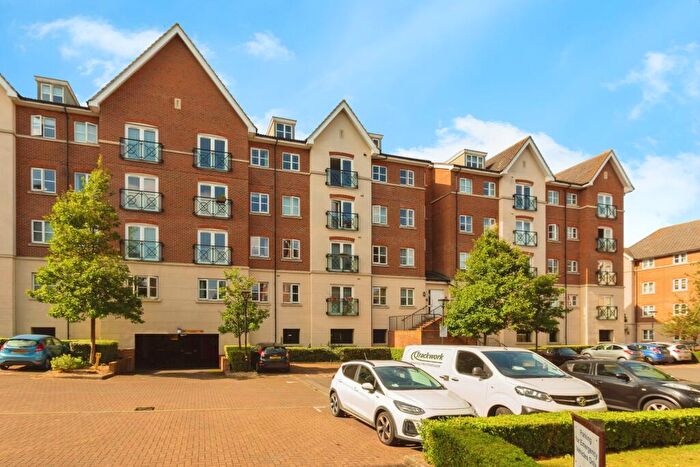 2 Bedroom Flat For Sale In Viridian Square, Aylesbury, Buckinghamshire, HP21