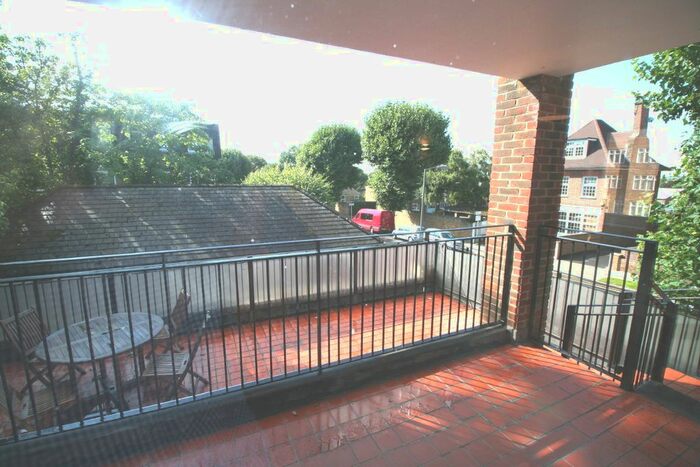 3 Bedroom Flat To Rent In Westleigh Avenue, Putney, SW15