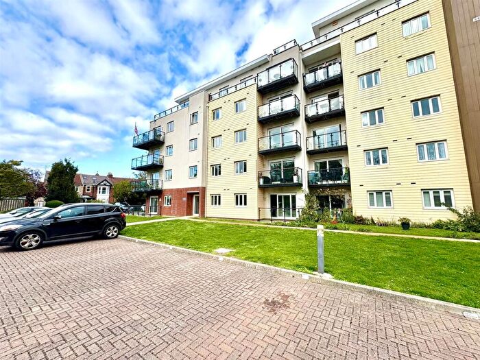 2 Bedroom Flat For Sale In Gisors Road, Southsea, PO4