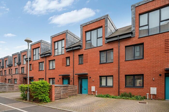 4 Bedroom Property For Sale In Reynard Way, Brentford, TW8