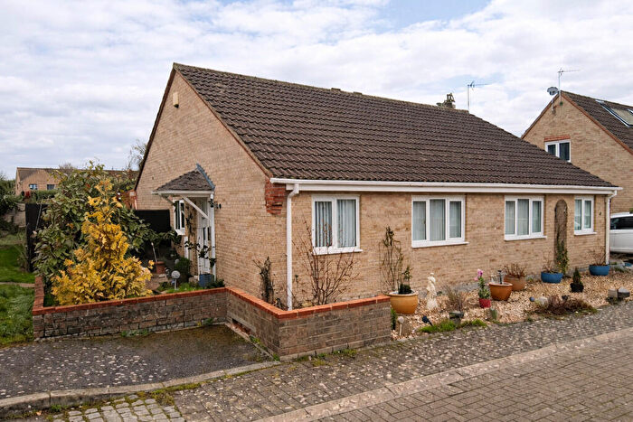 2 Bedroom Semi-Detached Bungalow For Sale In James Nurse Close, Cambridge, CB1