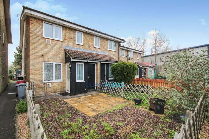 1 Bedroom Semi-Detached House To Rent In The Hawthorns, Colnbrook, SL3
