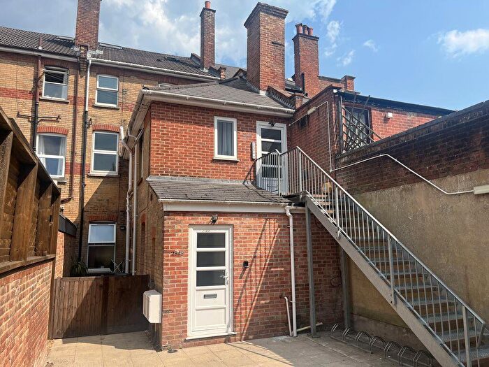 1 Bedroom Detached House To Rent In Wimborne Road, Bournemouth, BH9