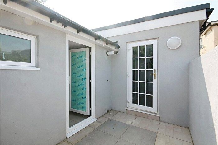 2 Bedroom Apartment To Rent In High Street, Addlestone, Surrey, KT15