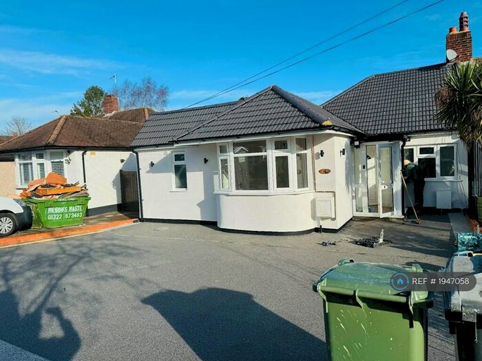 3 Bedroom Bungalow To Rent In Oregon Square, Orpington, BR6