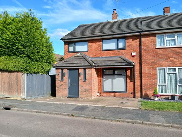 3 Bedroom House To Rent In Dovedale, Stevenage, SG2