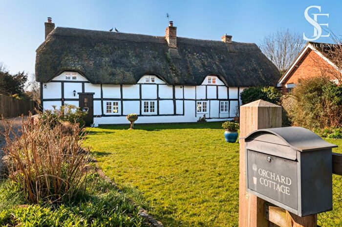 3 Bedroom Cottage For Sale In The Green, Grove, OX12