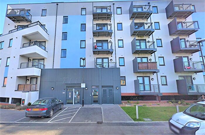2 Bedroom Flat For Sale In Salisbury Road, Southall, UB2