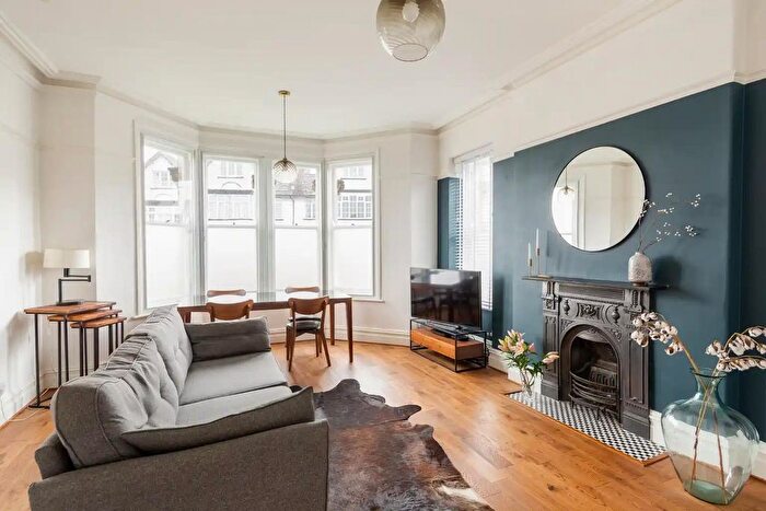 2 Bedroom Flat For Sale In Redland Road, Redland, Bristol, BS6 - Photo 2