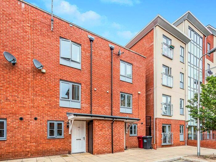 3 Bedroom House To Rent In Battle Square, Reading, Berkshire, RG30