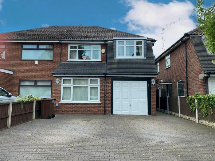 3 Bedroom Semi-Detached House To Rent In Millcroft, Crosby, Liverpool, L23