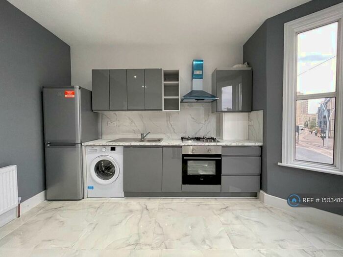 3 Bedroom Flat To Rent In Ruckholt Road, London, E10