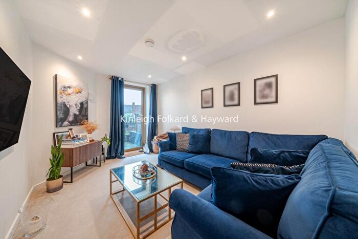 3 Bedroom Maisonette To Rent In Ridge Road, Mitcham, Surrey, CR4