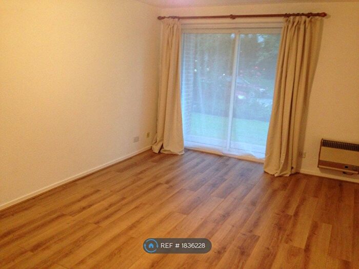 2 Bedroom Flat To Rent In Clayhall House, Reigate, RH2