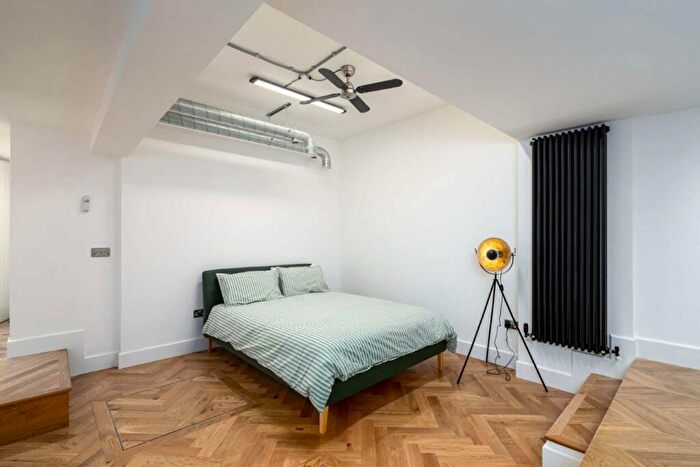 3 Bedroom Flat To Rent In Hatton Garden, London, EC1N