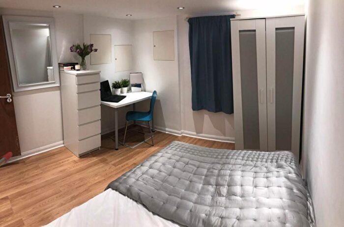 5 Bedroom House To Rent In Pomona Street, Sheffield, S11