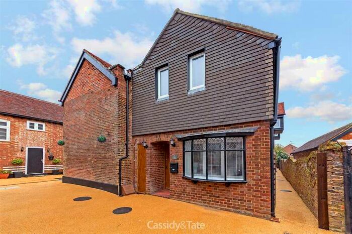 2 Bedroom Terraced House To Rent In Holywell Hill, St Albans., AL1