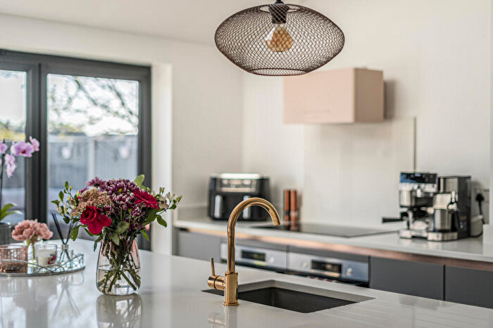 4 Bedroom Detached House For Sale In Volunteer Road, Theale, Reading, Berkshire, RG7