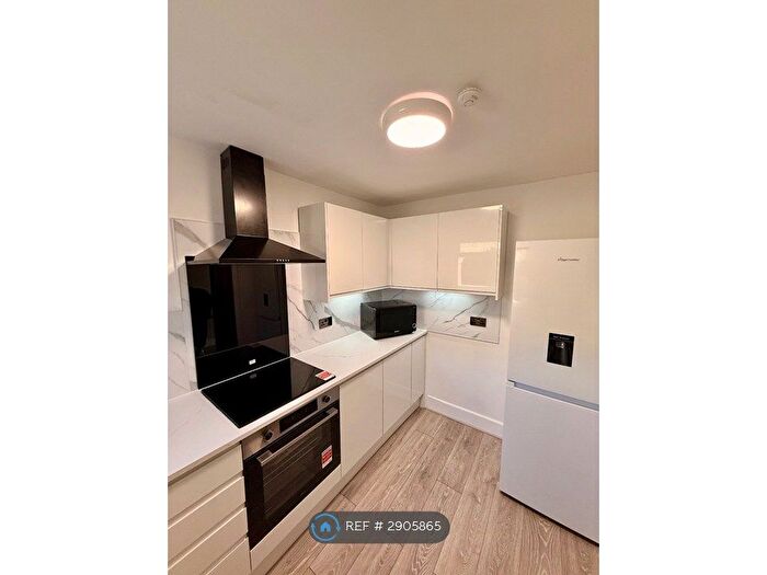 2 Bedroom Flat To Rent In Ranscombe Close, Rochester, ME2