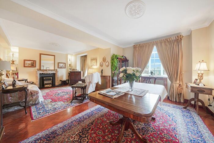 3 Bedroom Flat For Sale In Latymer Court, Hammersmith Road, London, W6