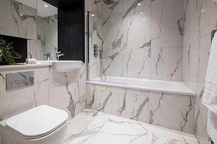 2 Bedroom Flat To Rent In Neptune Wharf, Grinstead Road, London, SE8