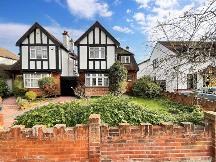 3 Bedroom Detached House For Sale In Rockingham Avenue, Hornchurch, Essex, RM11