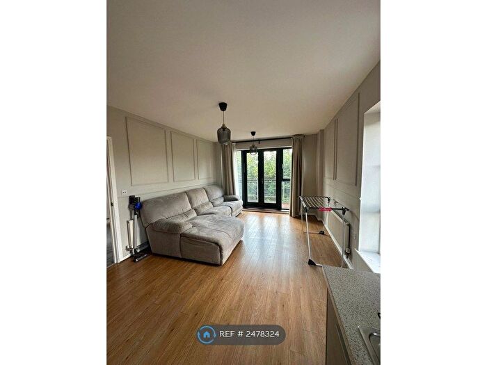 2 Bedroom Flat To Rent In Fieldfare Lane, Greenhithe, DA9