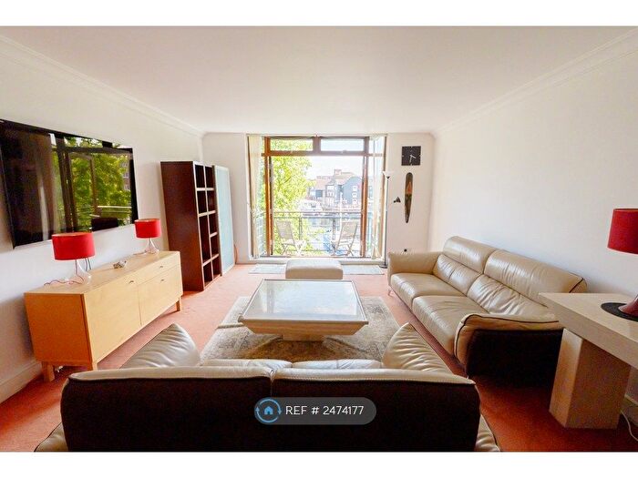 2 Bedroom Flat To Rent In Merganser Court, London, E1W