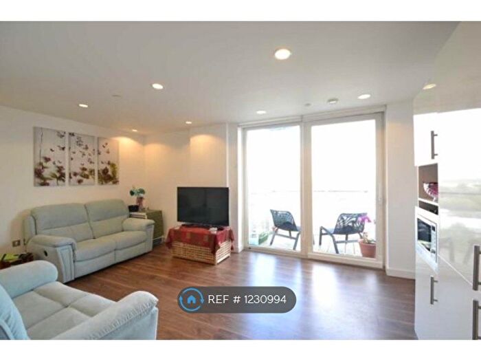 2 Bedroom Flat To Rent In Number One, Media City Uk, Salford, M50