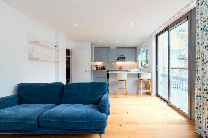 2 Bedroom Flat To Rent In Gifford Street, Islington, London, N1