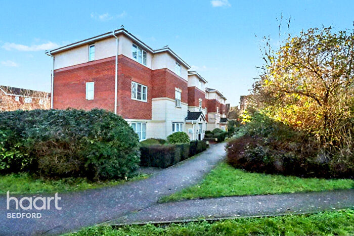 2 Bedroom Flat For Sale In Gillespie Close, Bedford, MK42