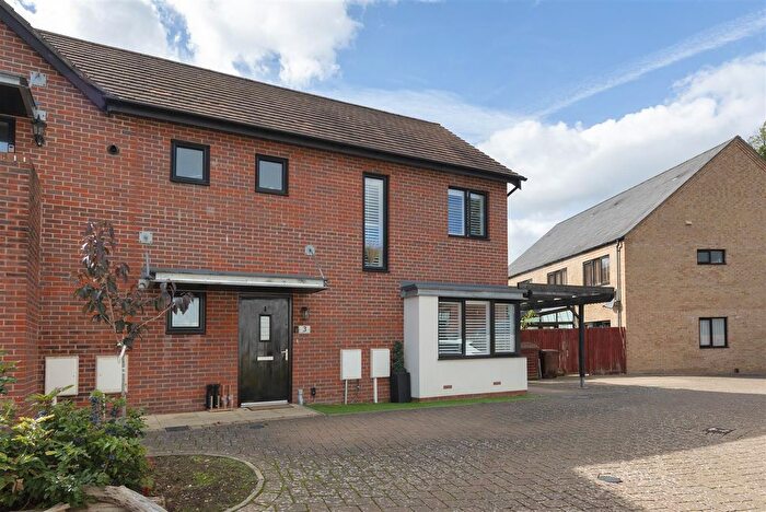 3 Bedroom Semi-detached House For Sale In Bluegown Avenue, Leybourne, West Malling, ME19