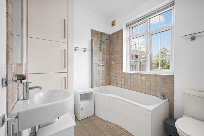 2 Bedroom Apartment For Sale In West Barnes Lane, New Malden, KT3