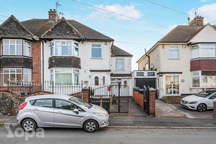 5 Bedroom Semi-Detached House For Sale In Vale Road, Gravesend, DA11