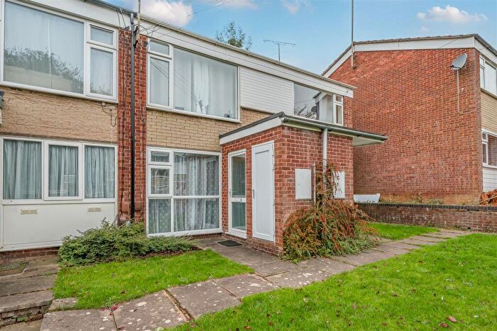 2 Bedroom Apartment For Sale In Cowan Close, Rugby, CV22