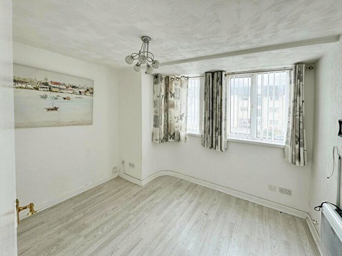 2 Bedroom Apartment To Rent In Clifton Drive, Blackpool, Lancashire, FY4