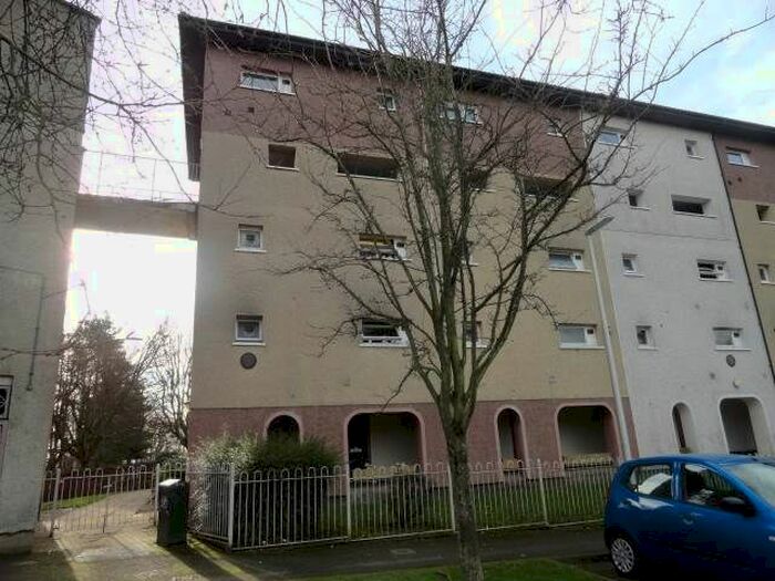 2 Bedroom Flat To Rent In Clifden Blue Court, Dundee, DD4